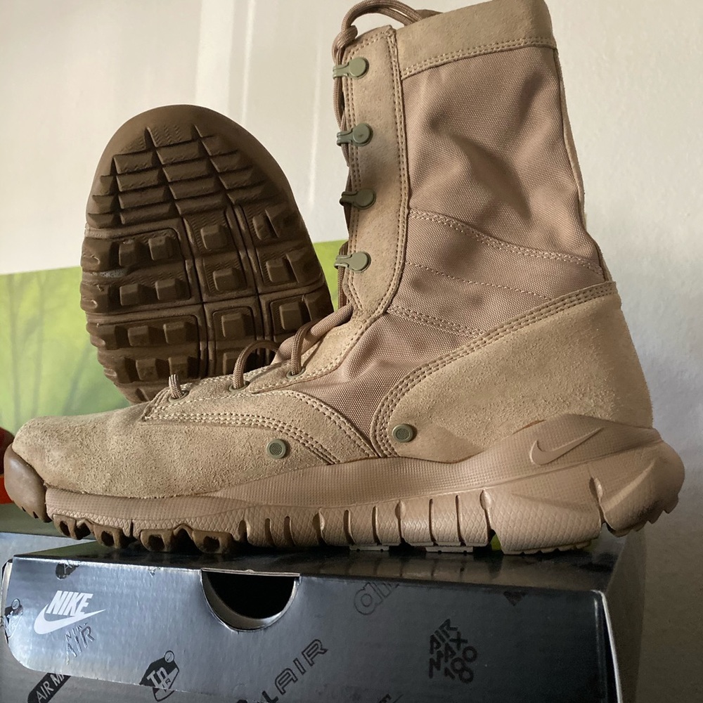 Nike field boot high